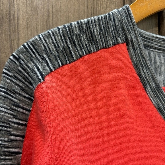 Title Nine Large Sweater V-neck Pullover - Picture 3 of 11